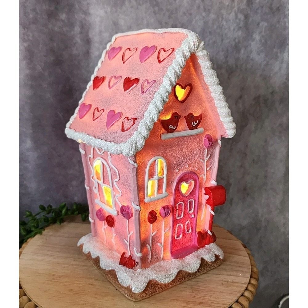 Valentines Day LED Light Up Gingerbread House‎ Pink Red Hearts 8 3/4" Resin NEW